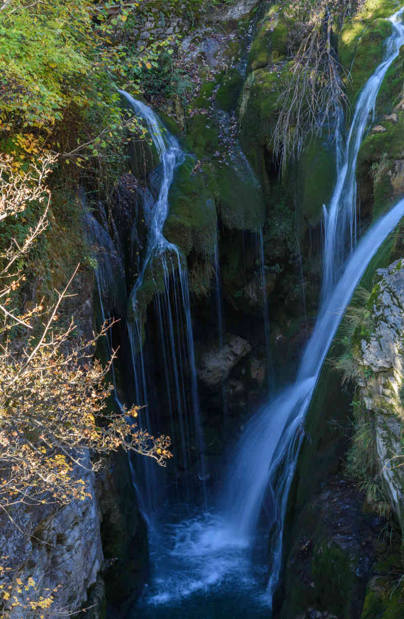 Huesca - parque nacional de Ordesa y Monte Perdido - valle de Añisclo 34 - cañon de Añisclo - cascada de Aso.jpg